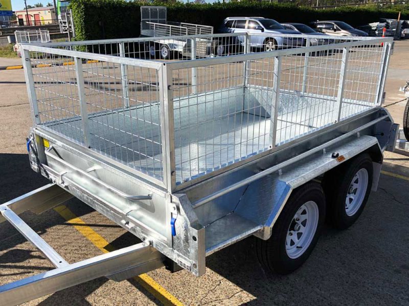 Tandem box trailer with optional cage