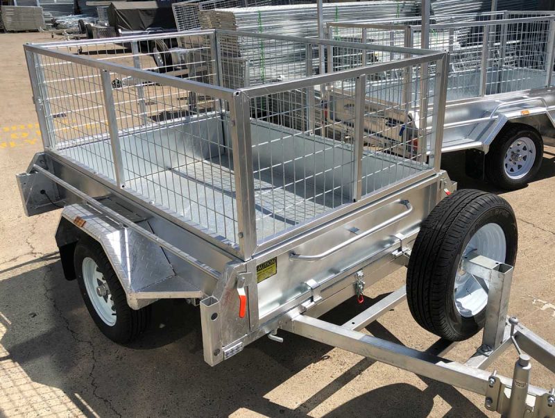 Box trailer with optional cage