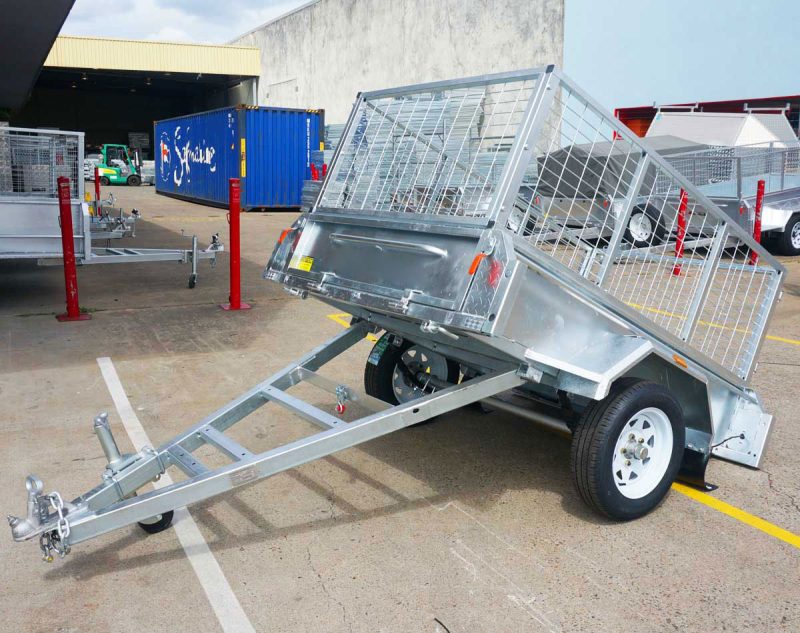 Box trailer with optional cage
