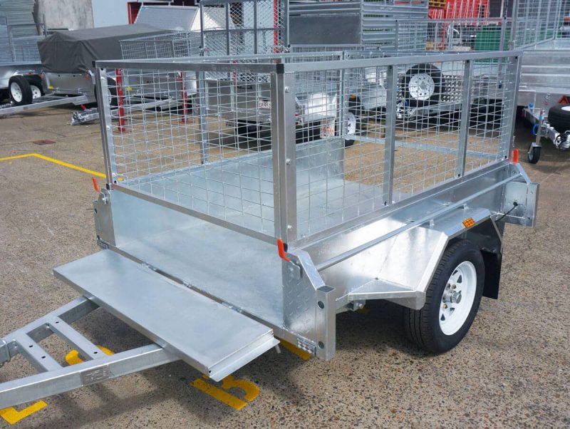Box trailer with optional cage